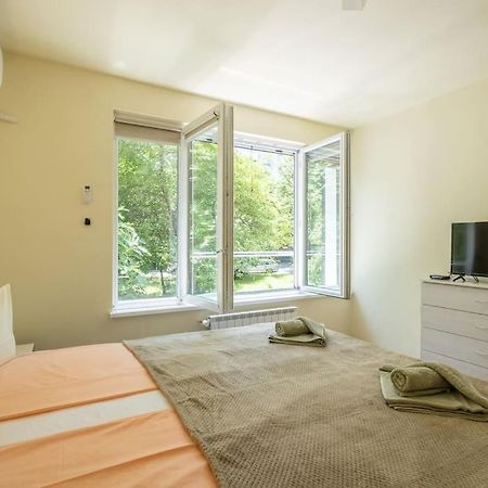 Top Location, Brand New 3 Bdrm Apt & Free Parking Sofia Esterno foto