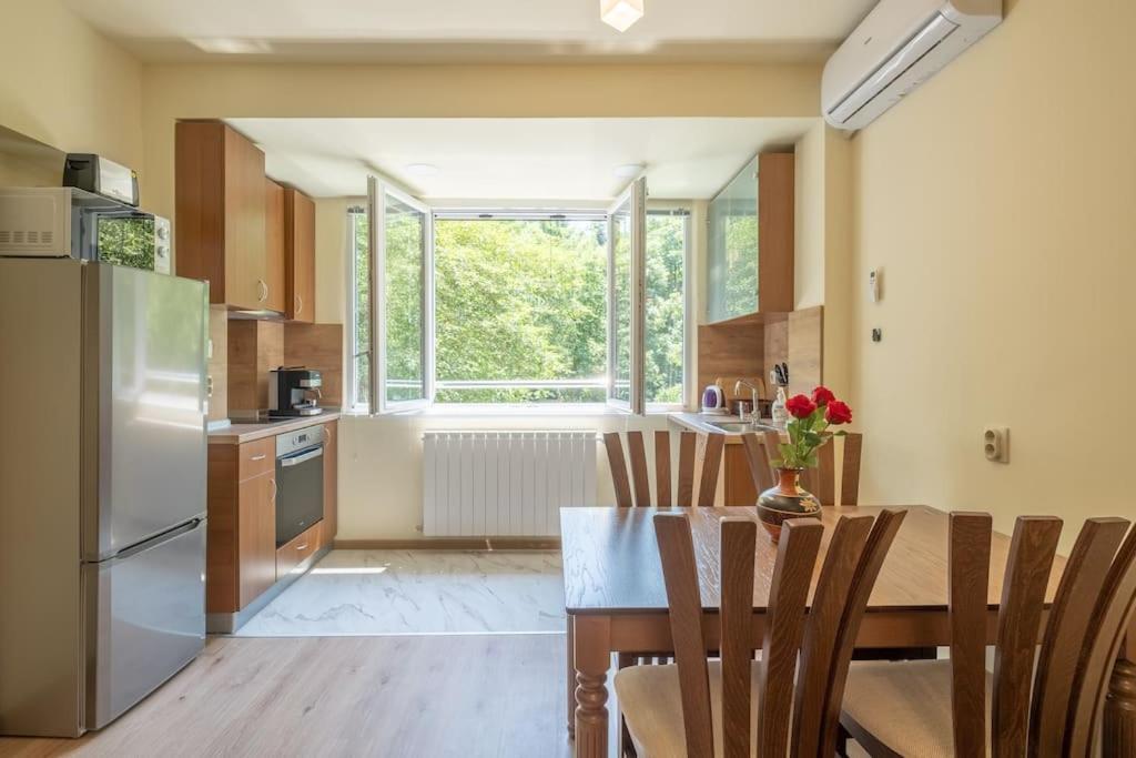 Top Location, Brand New 3 Bdrm Apt & Free Parking Sofia Esterno foto