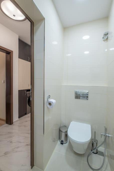 Top Location, Brand New 3 Bdrm Apt & Free Parking Sofia Esterno foto