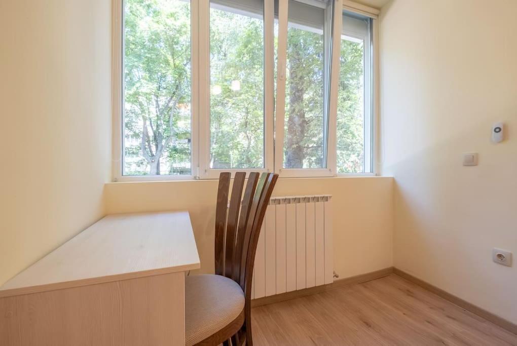 Top Location, Brand New 3 Bdrm Apt & Free Parking Sofia Esterno foto