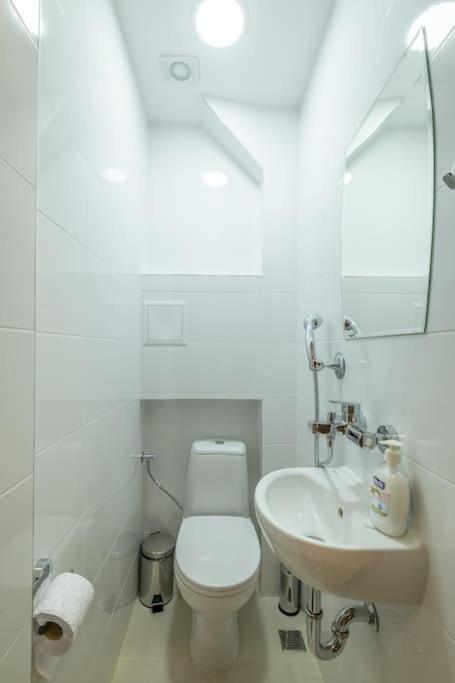Top Location, Brand New 3 Bdrm Apt & Free Parking Sofia Esterno foto