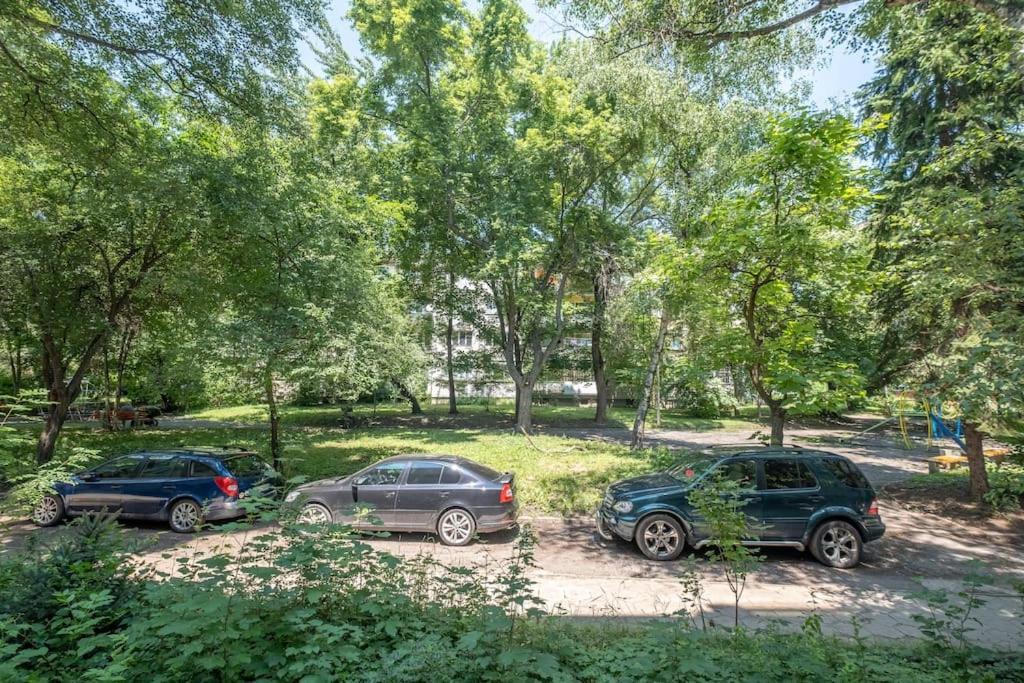 Top Location, Brand New 3 Bdrm Apt & Free Parking Sofia Esterno foto